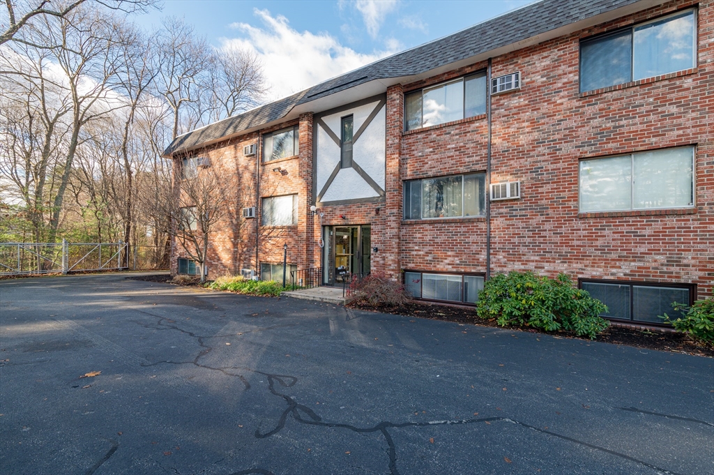 53 McCormick Terrace, Unit 63 Stoughton, MA 02072 - Photo 2 of 20