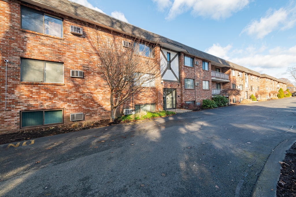 53 McCormick Terrace, Unit 63 Stoughton, MA 02072 - Photo 3 of 20