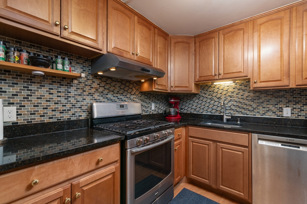 53 McCormick Terrace, Unit 63 Stoughton, MA 02072 - Photo 8 of 20