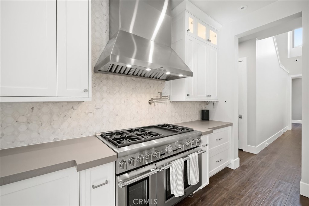 2207 San Luis Drive San Luis Obispo, CA 93401 - Photo 13 of 58 a kitchen that has a stove and a wooden floor
