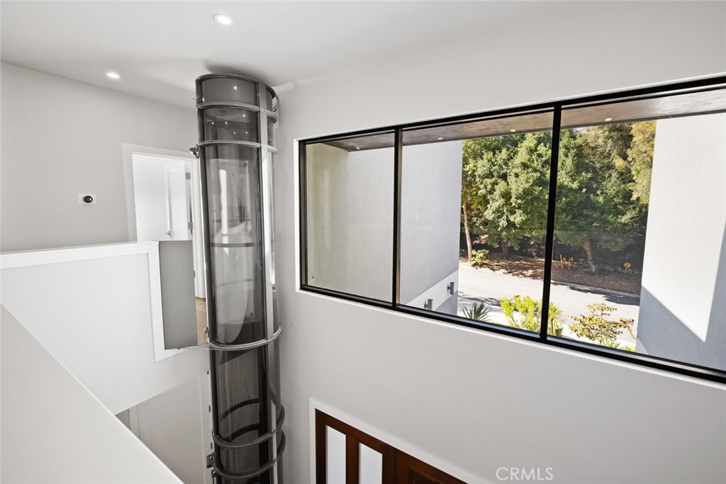 2207 San Luis Drive San Luis Obispo, CA 93401 - Photo 41 of 58 a very nice looking room with a large window