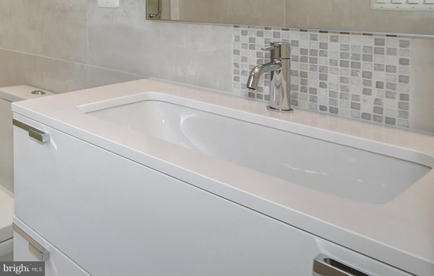 1700 Q Street Northwest, Unit 1 Washington, DC 20009 - Photo 12 of 18 Bath (Master)