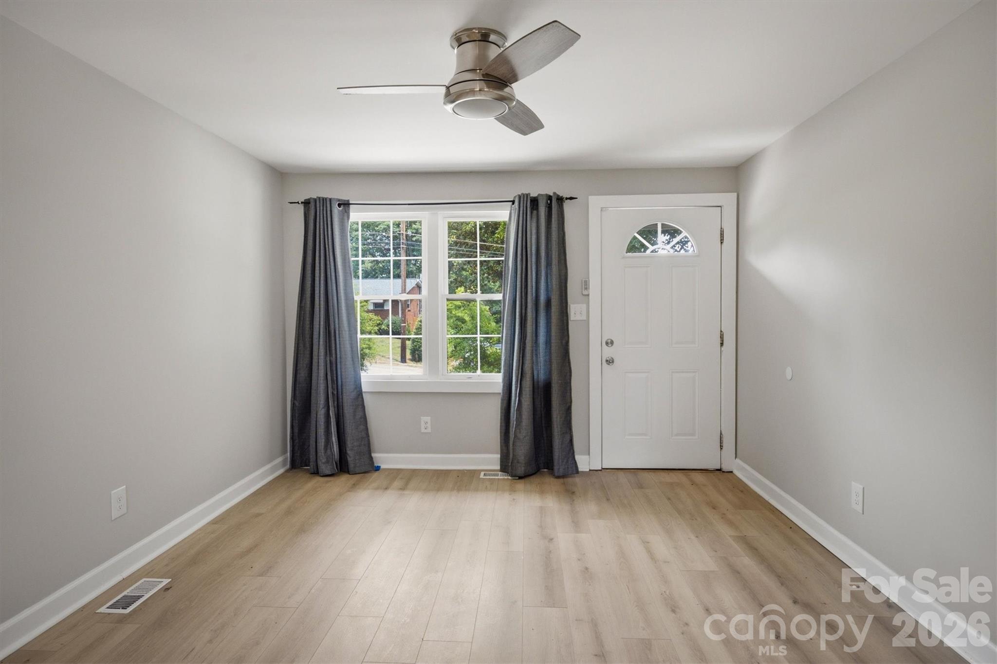 1450 3rd Street Southwest Hickory, NC 28602 - Photo 4 of 20