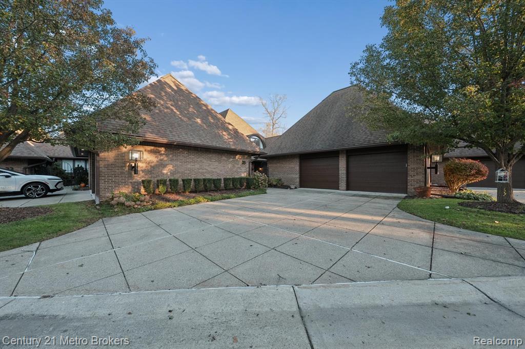 9095 South Saginaw Road, Unit 23 Grand Blanc, MI 48439 - Photo 4 of 54