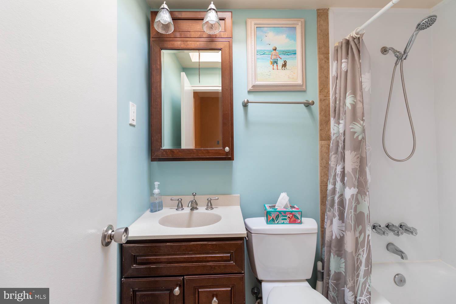 3407 Amity Road Philadelphia, PA 19154 - Photo 17 of 28 Hall Bath