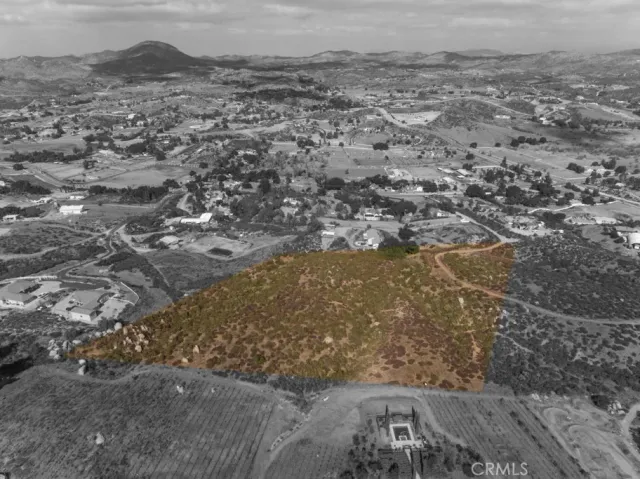 a view of residential houses with outdoor space
