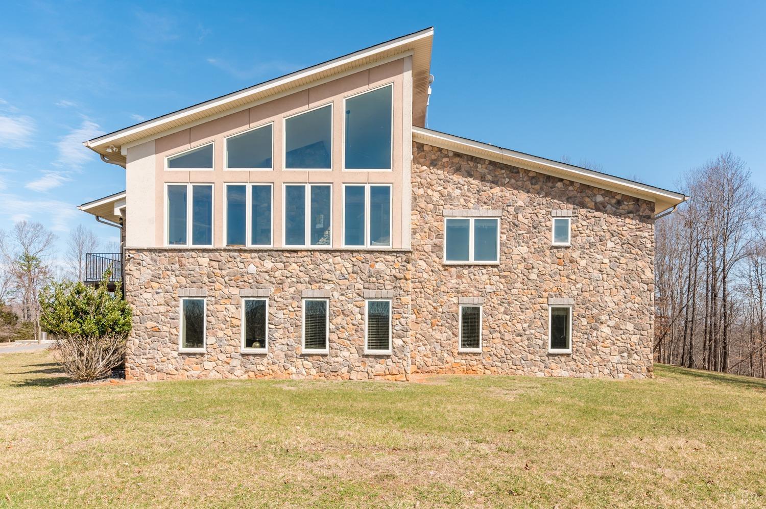 657 Cherry Hill Road Amherst, VA 24521 - Photo 5 of 91