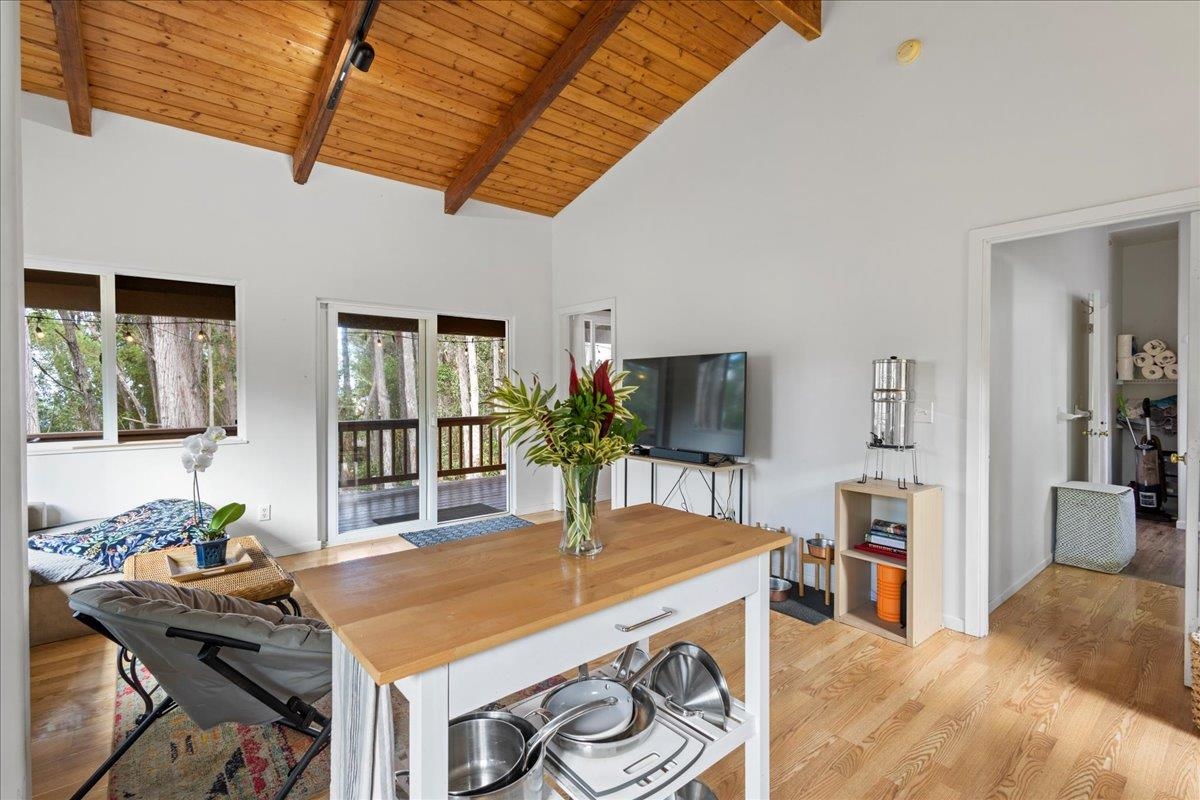 10 Poko Way, Unit B Haiku, HI 96708 - Photo 14 of 37 a dining room with furniture and window