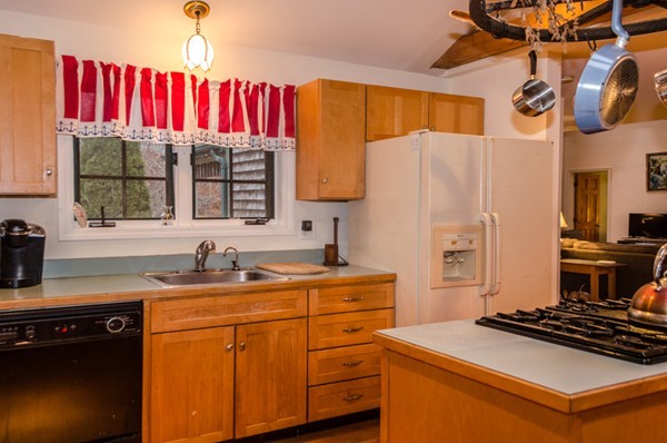 138 Edgartown Road Vineyard Haven, MA 02568 - Photo 8 of 18 Gallery Image 8
