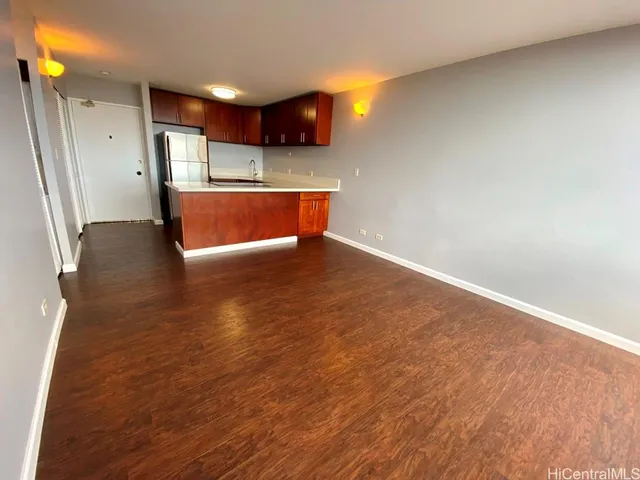 $2,150 | 3045 Ala Napuaa Place, Unit 1020, Honolulu, HI 96818