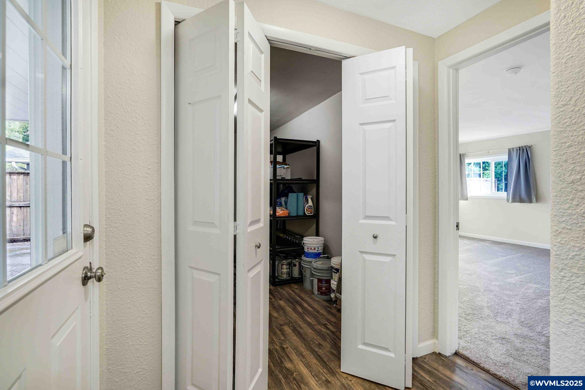 4843 Hazelgreen Road Northeast Salem, OR 97305 - Photo 25 of 48 a view of a livingroom from a hallway