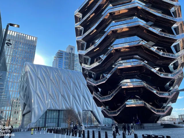 $575,000 | 430 West 34th Street, Unit 15E | Hudson Yards