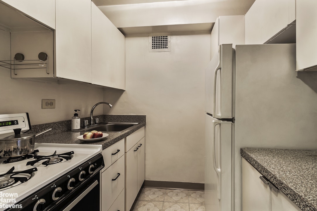 430 West 34th Street, Unit 15E Manhattan, NY 10001 - Photo 4 of 14