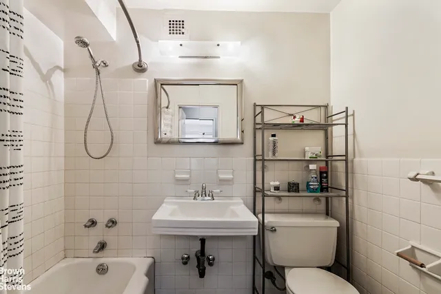 $575,000 | 430 West 34th Street, Unit 15E | Hudson Yards