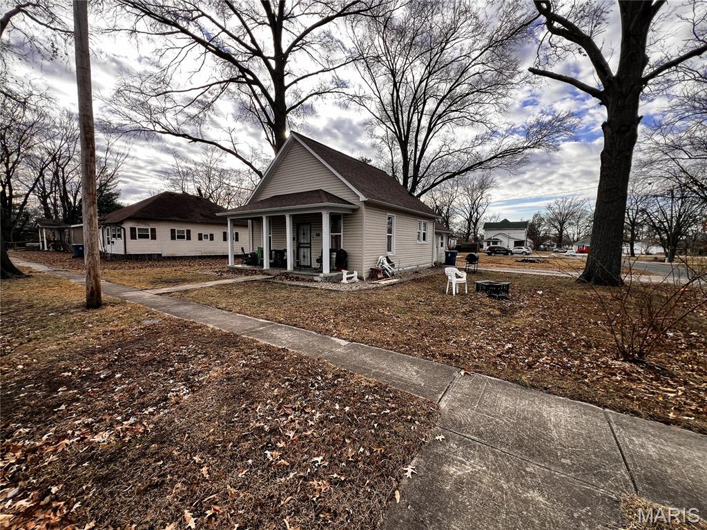 1002 South Maple Street Centralia, IL 62801 - Photo 2 of 15