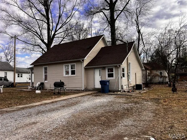 $62,500 | 1002 South Maple Street, Centralia, IL 62801
