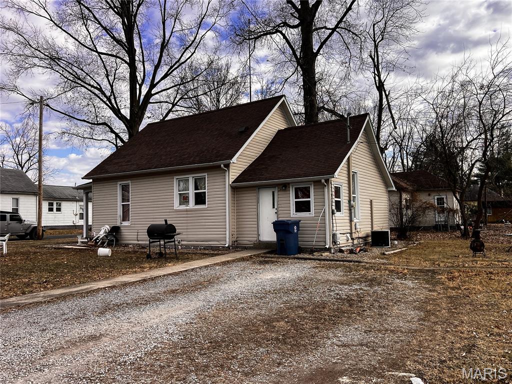 1002 South Maple Street Centralia, IL 62801 - Photo 5 of 15