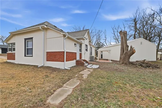 $299,999 | 402 South Jefferson Street, Archie, MO 64725