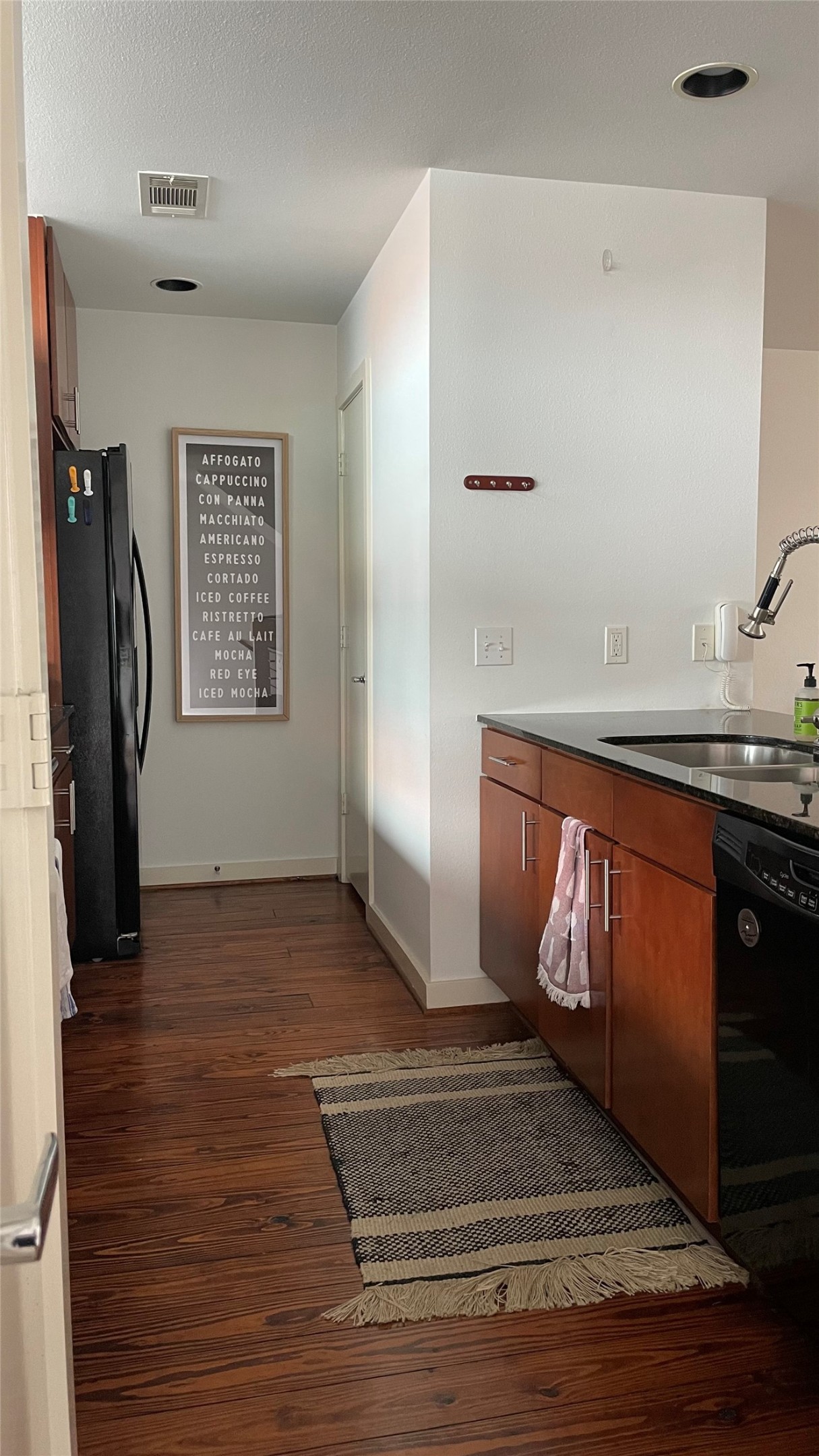 2918 Commerce Street Houston, TX 77003 - Photo 14 of 18 a view of an entryway