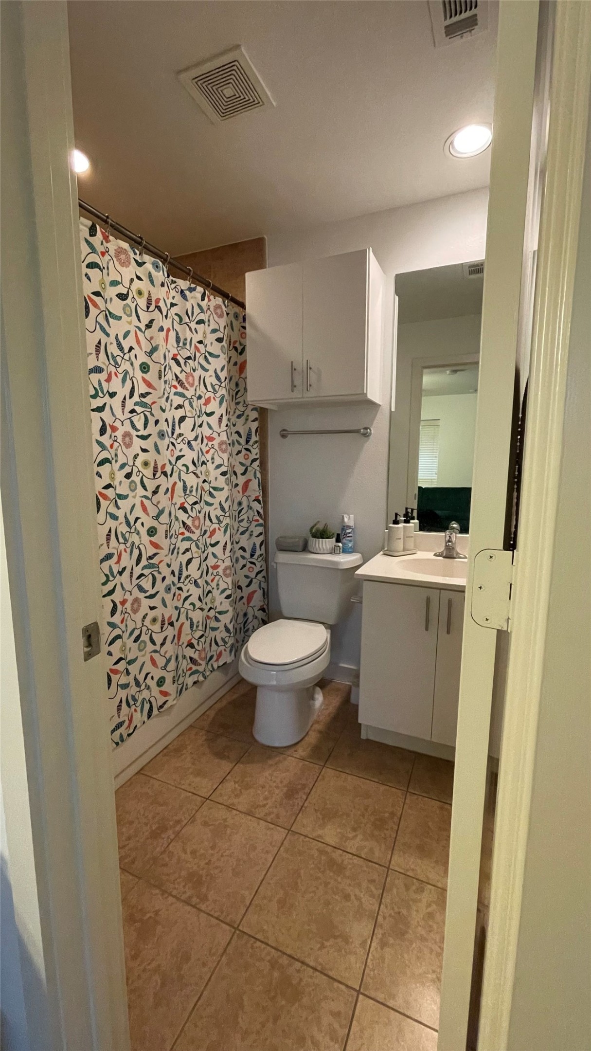 2918 Commerce Street Houston, TX 77003 - Photo 18 of 18 a bathroom with a toilet and a shower