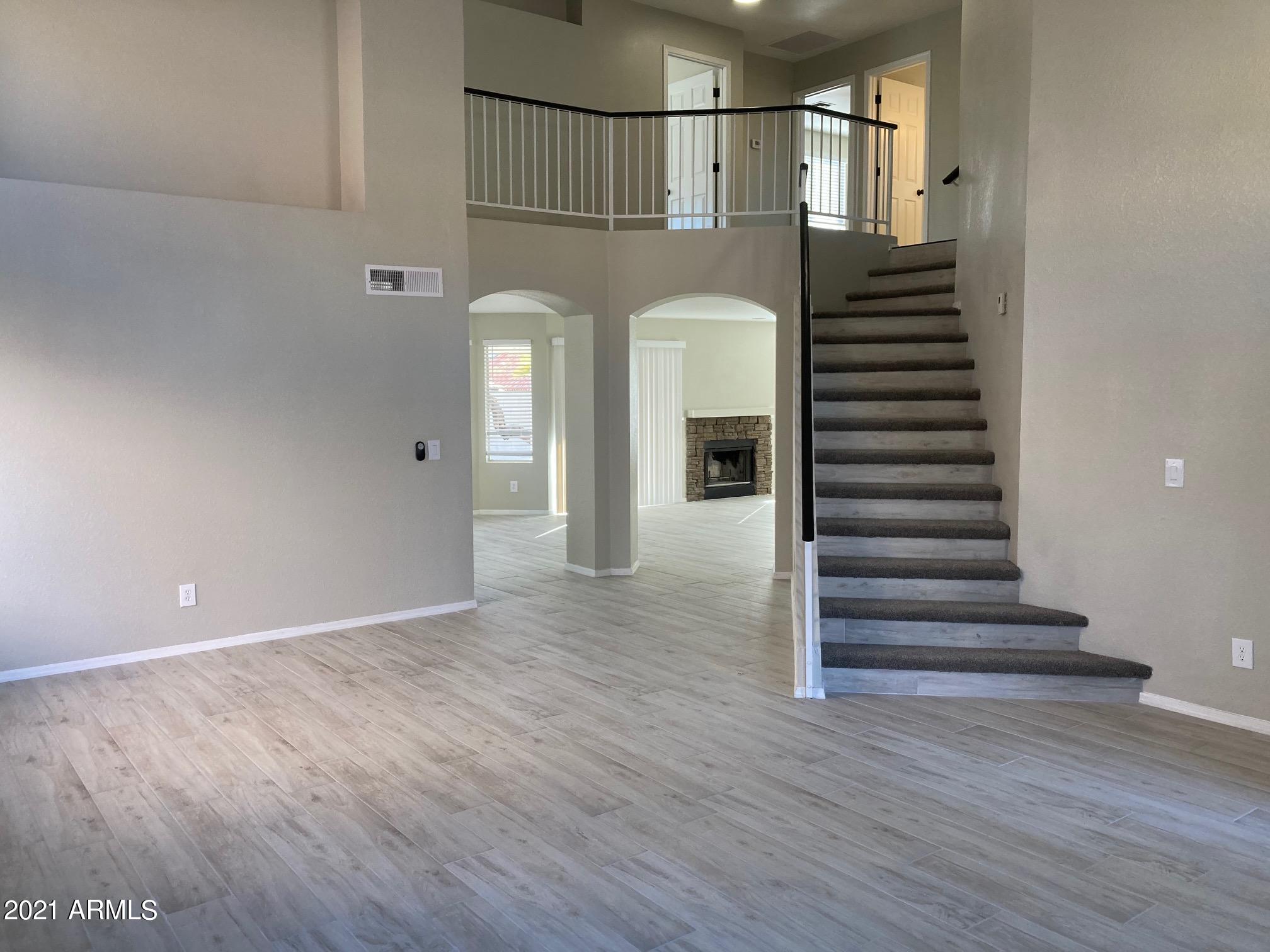 4105 East Frye Road Phoenix, AZ 85048 - Photo 4 of 31 living rm