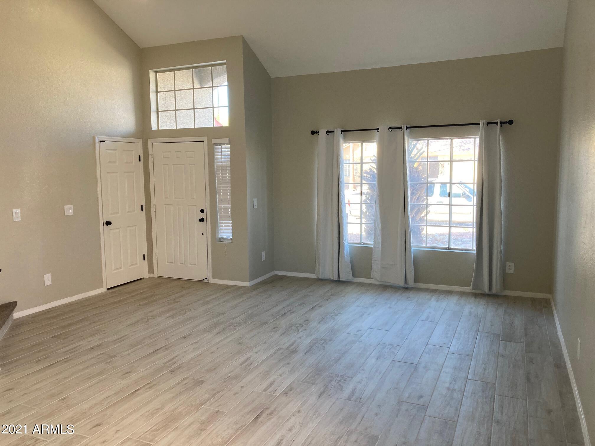 4105 East Frye Road Phoenix, AZ 85048 - Photo 6 of 31 living rm