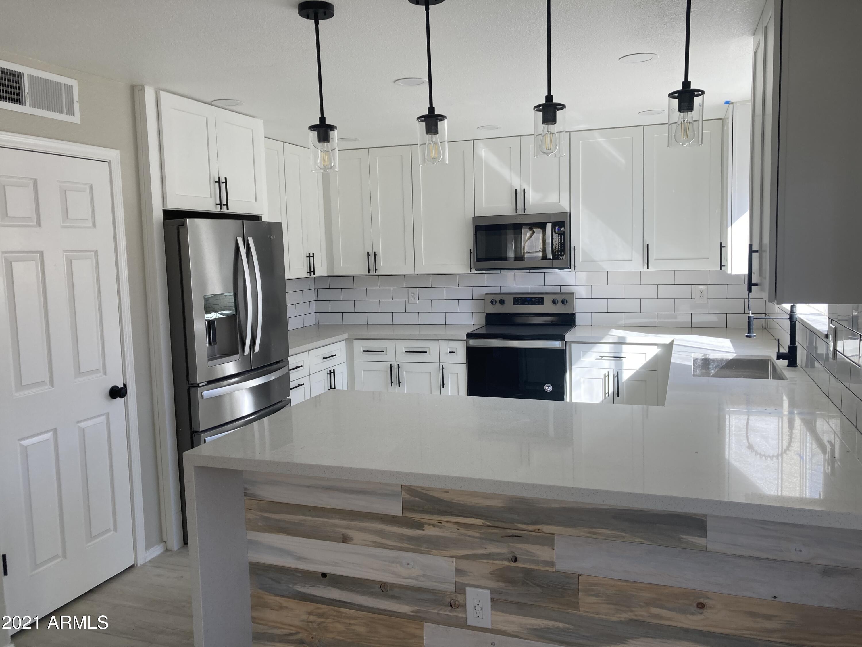 4105 East Frye Road Phoenix, AZ 85048 - Photo 8 of 31 Kitchen