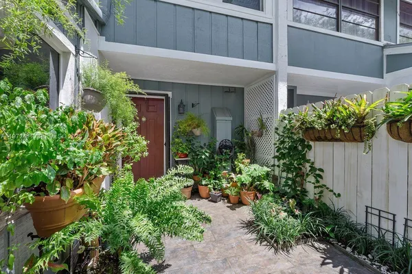 $6,500 | 4905 Southwest 71st Place, Miami, FL 33155