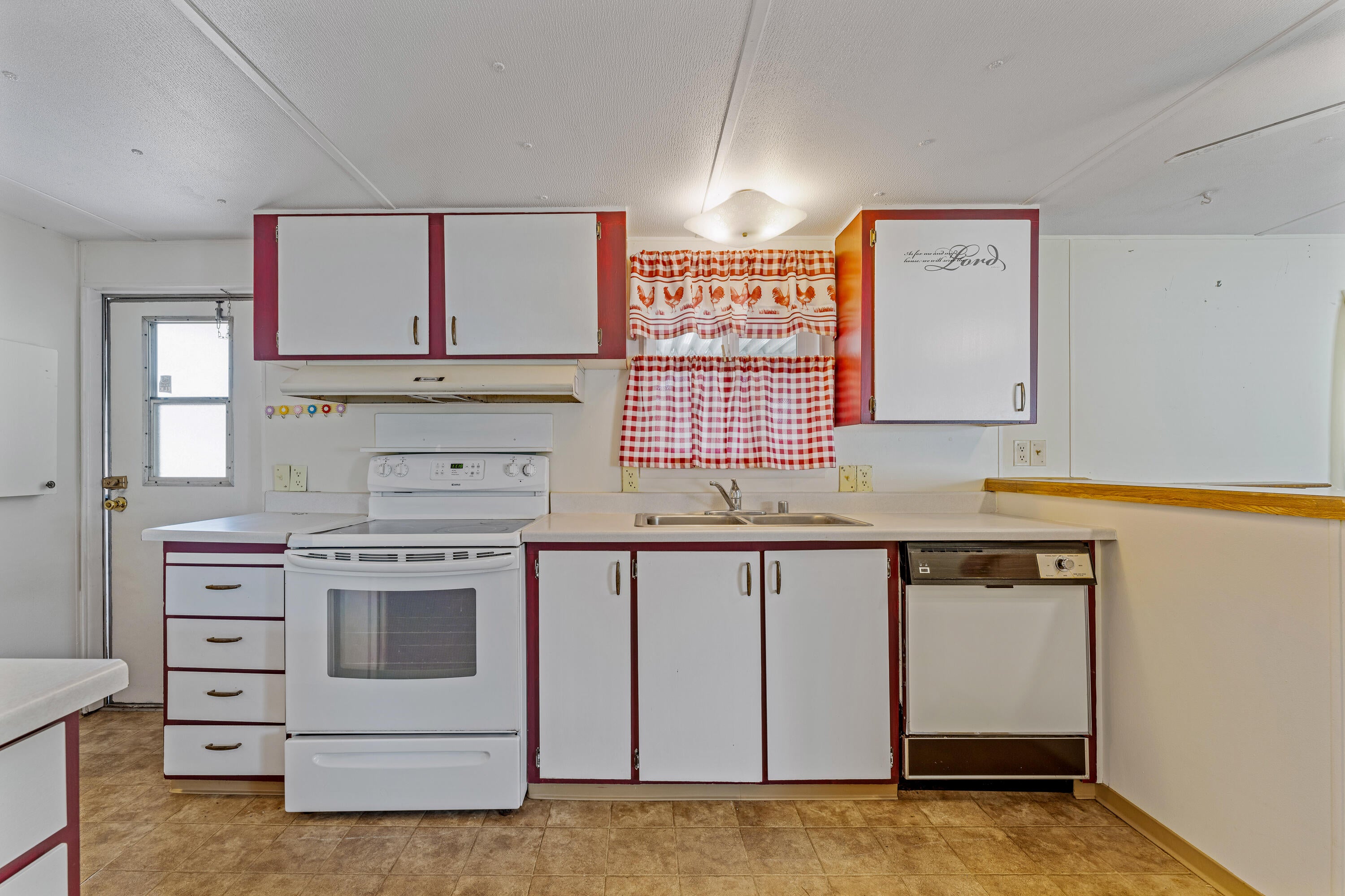 1241 Dowell Road, Unit 64 Grants Pass, OR 97527 - Photo 9 of 15 INT (10 of 10)