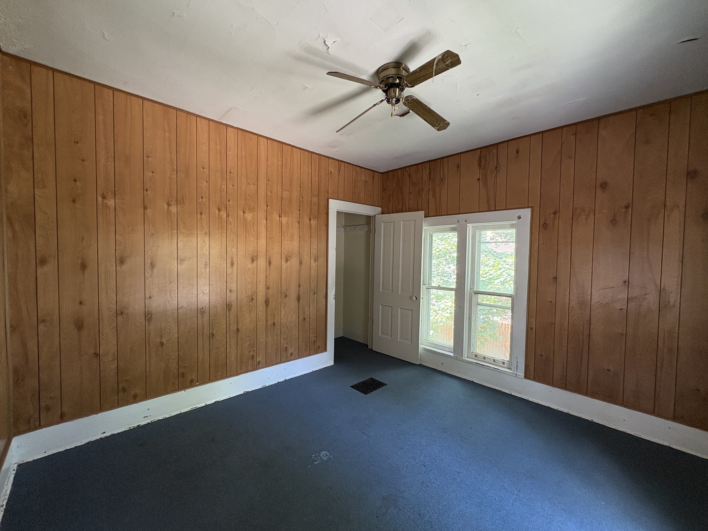 411 Depot Street Mazon, IL 60444 - Photo 23 of 34 a view of a livingroom with a ceiling fan & hardwood floor