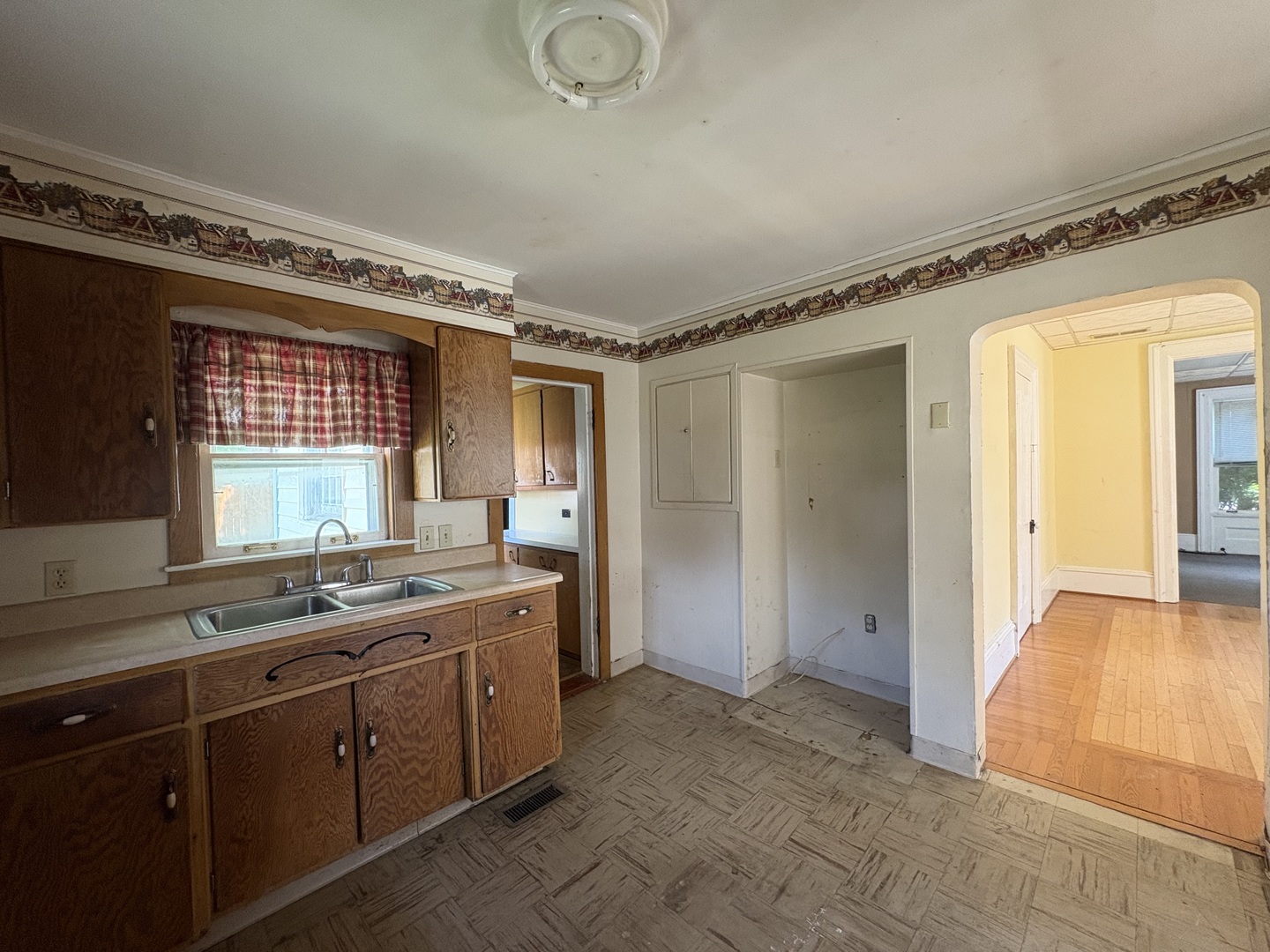 411 Depot Street Mazon, IL 60444 - Photo 7 of 34 a spacious bathroom with a granite countertop sink mirror and a
