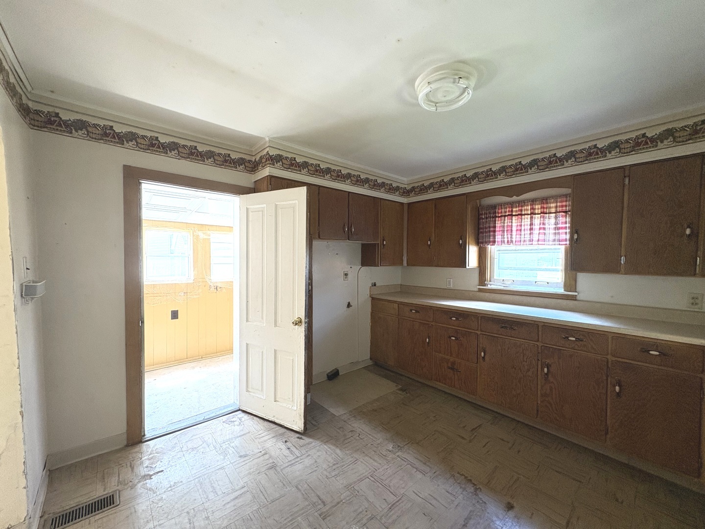 411 Depot Street Mazon, IL 60444 - Photo 8 of 34 a spacious bathroom with a granite countertop sink mirror and a bathtub