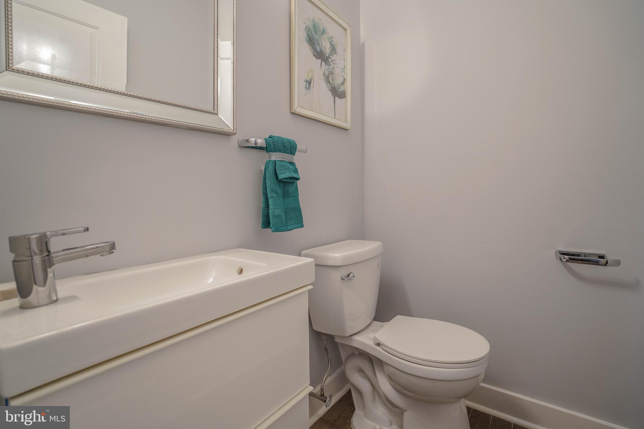 911 South 20th Street Philadelphia, PA 19146 - Photo 21 of 45 First Floor Powder Room