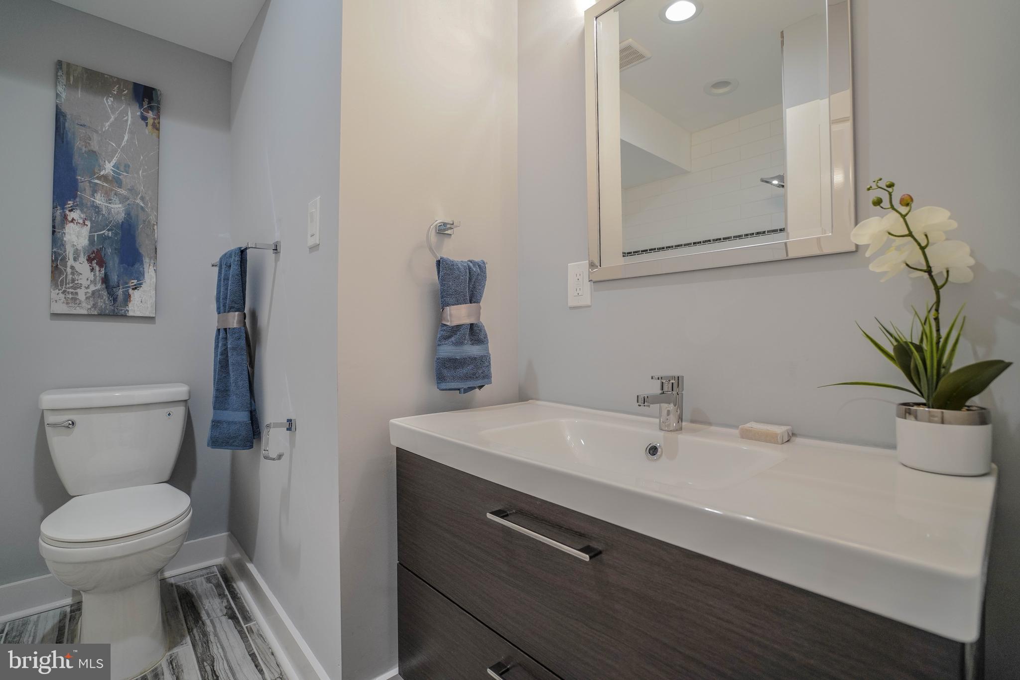 911 South 20th Street Philadelphia, PA 19146 - Photo 24 of 45 2nd Floor Bathroom