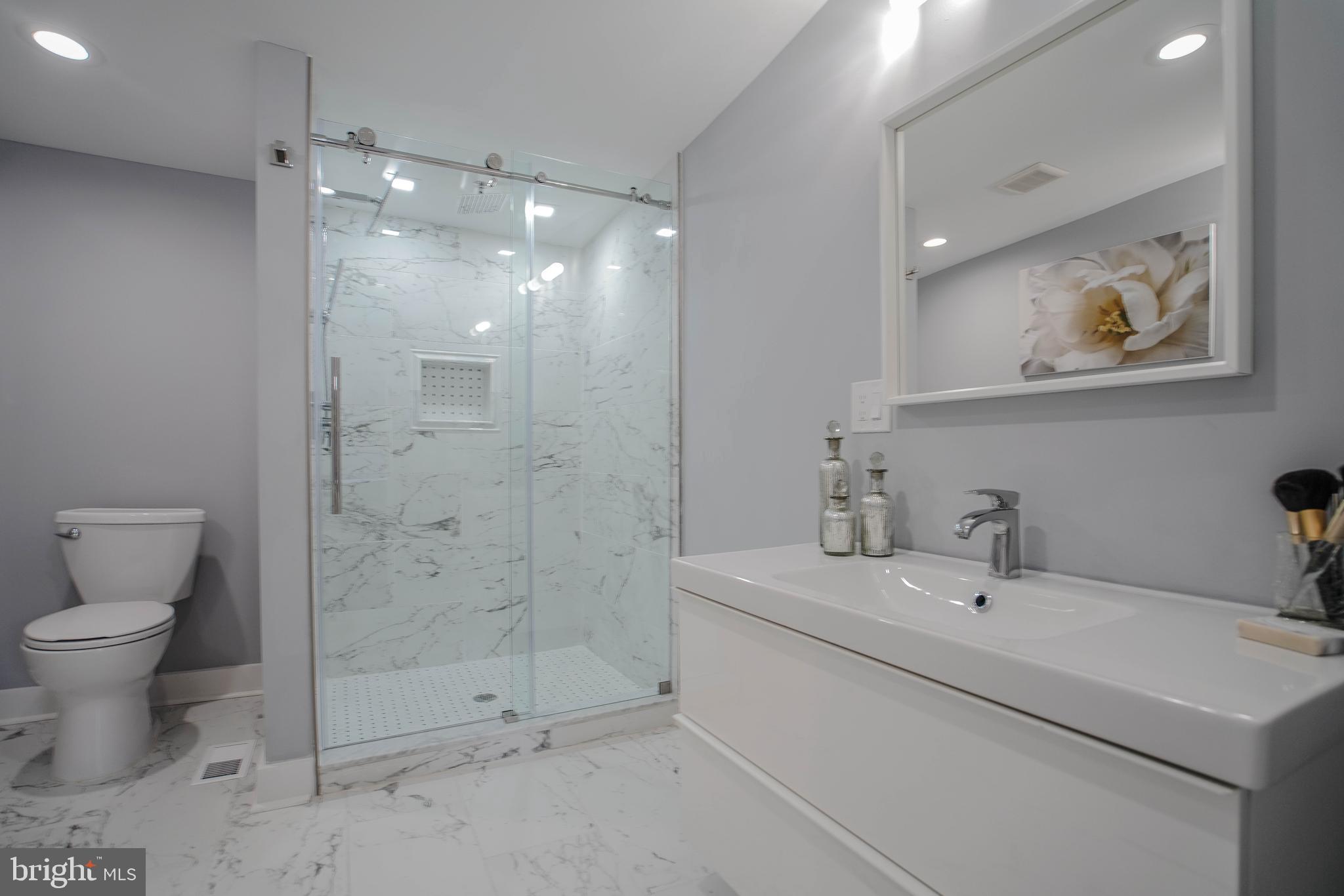 911 South 20th Street Philadelphia, PA 19146 - Photo 32 of 45 Master Bathroom