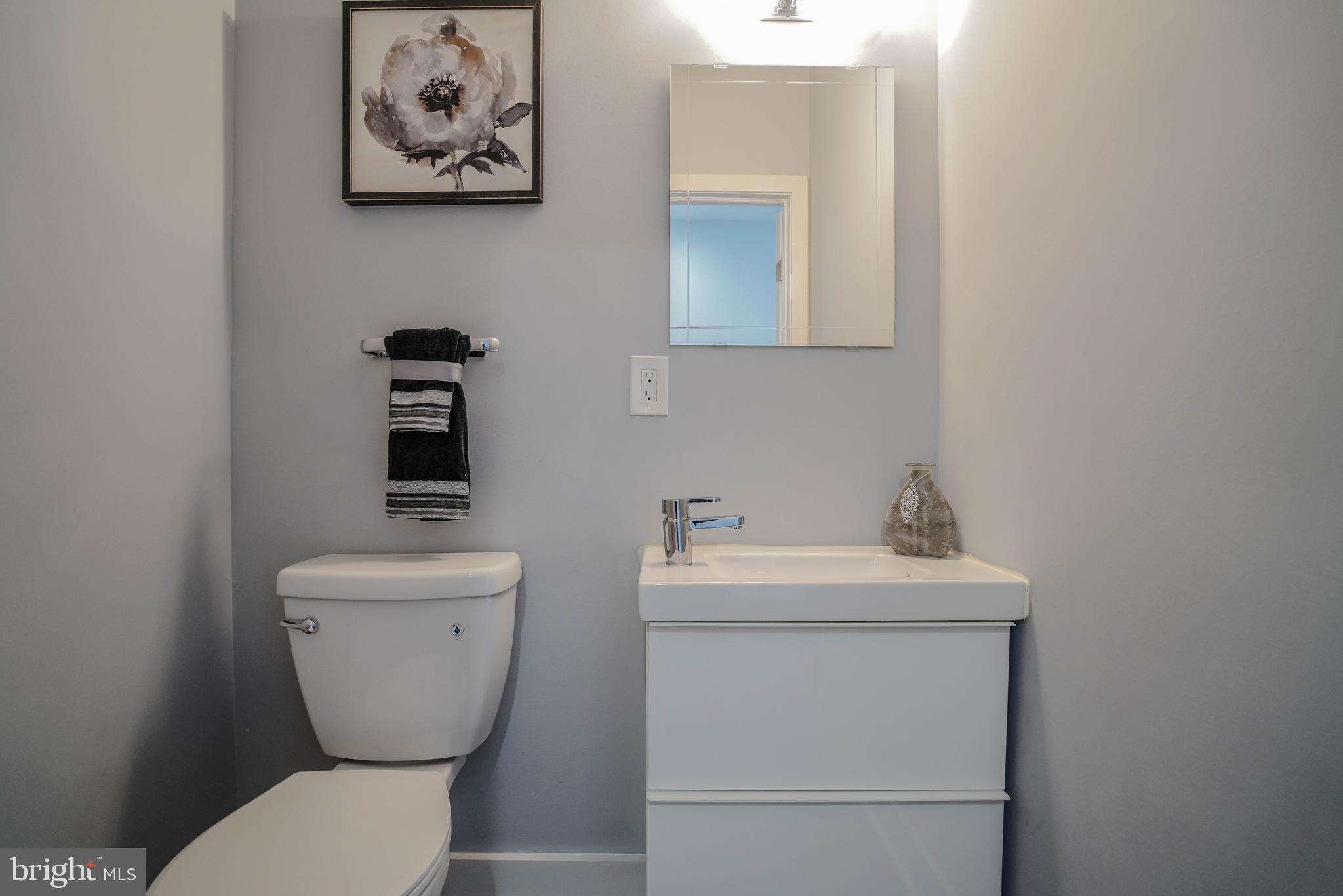 911 South 20th Street Philadelphia, PA 19146 - Photo 36 of 45 2nd Floor Powder Room