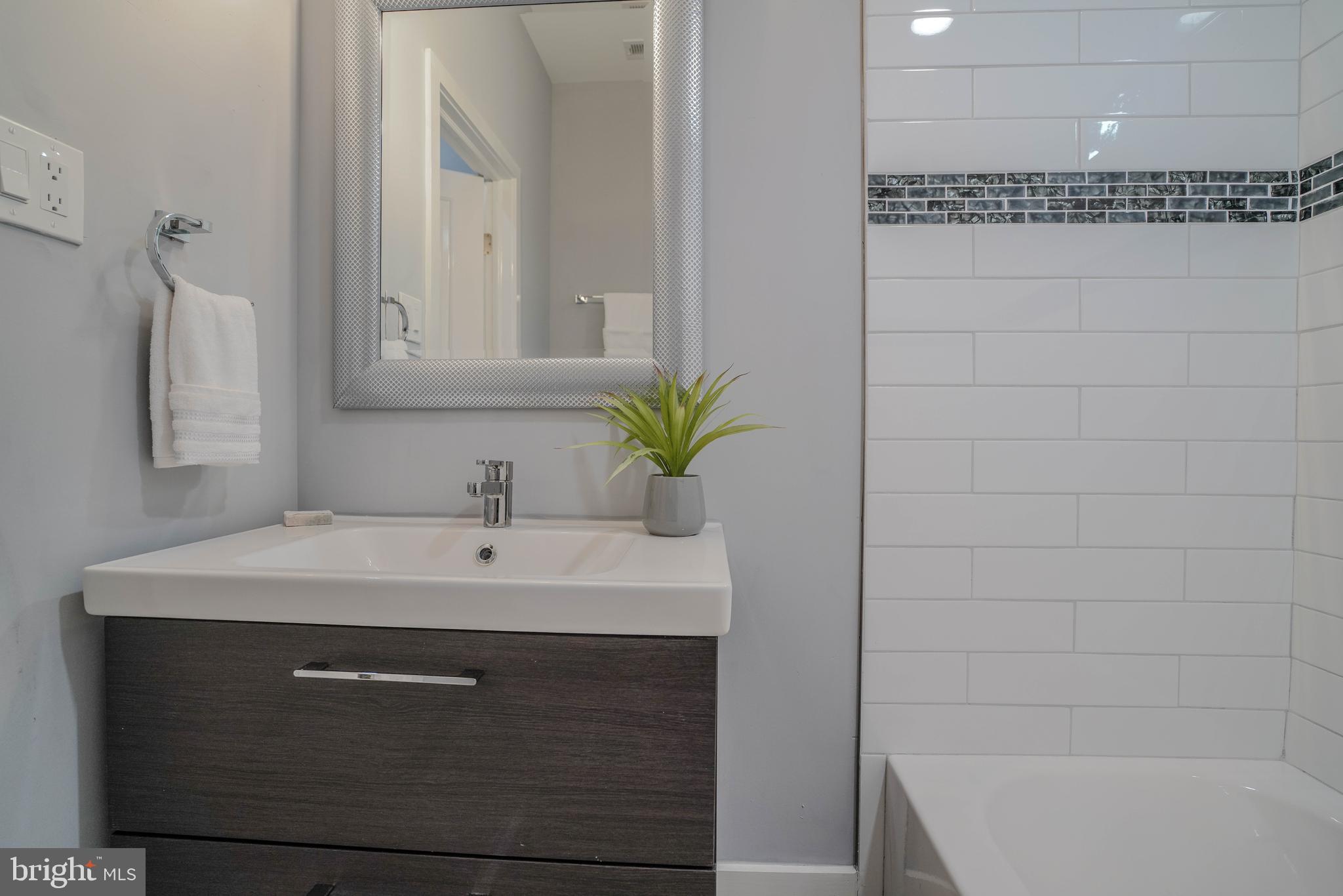 911 South 20th Street Philadelphia, PA 19146 - Photo 37 of 45 3rd Floor Bathroom