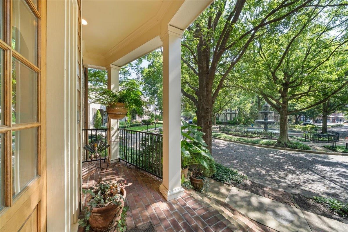 511 Monteigne Boulevard Memphis, TN 38103 - Photo 18 of 40 View of porch