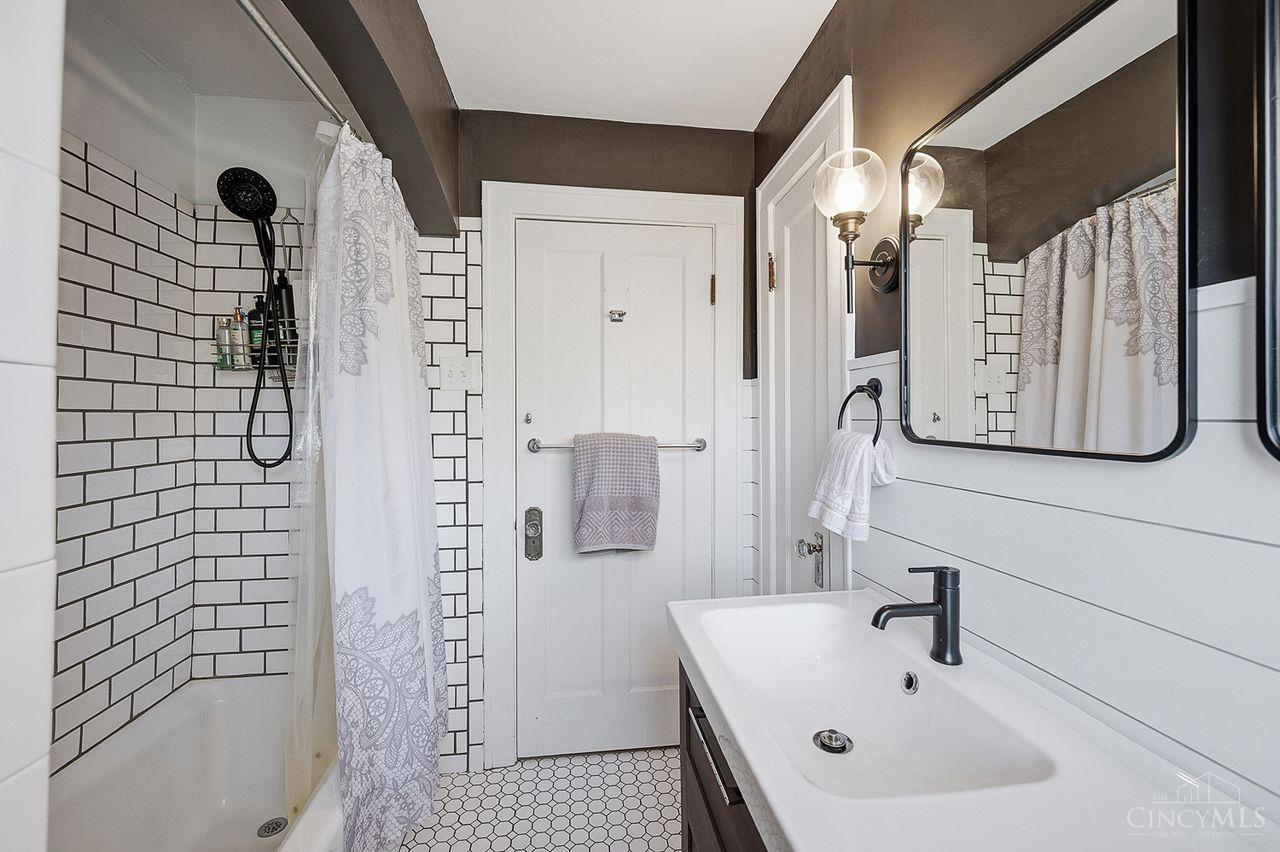 6244 Montgomery Road Cincinnati, OH 45213 - Photo 32 of 40 Gallery Image 32