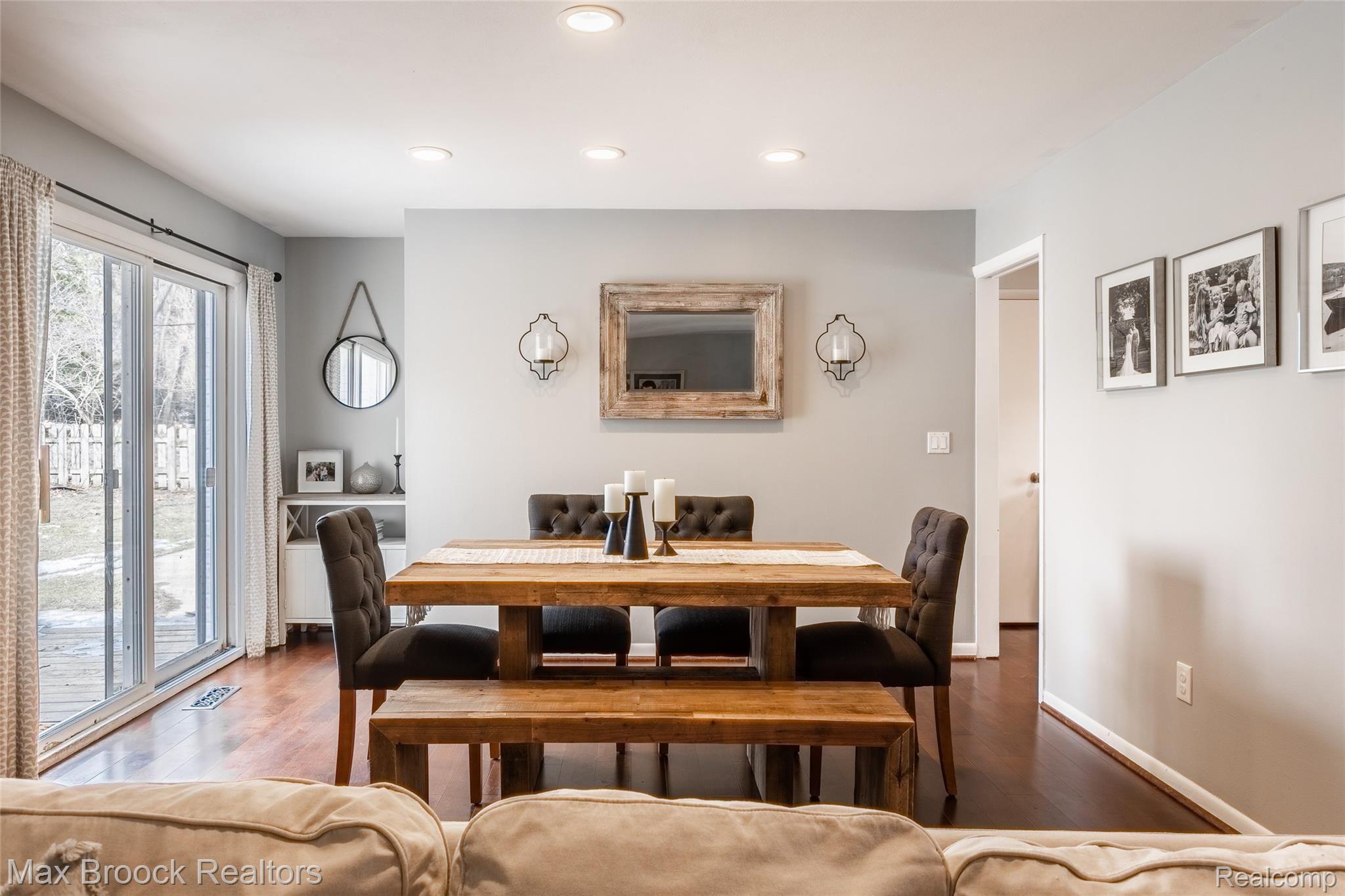 7038 Springridge Road West Bloomfield, MI 48322 - Photo 5 of 24 4.jpg