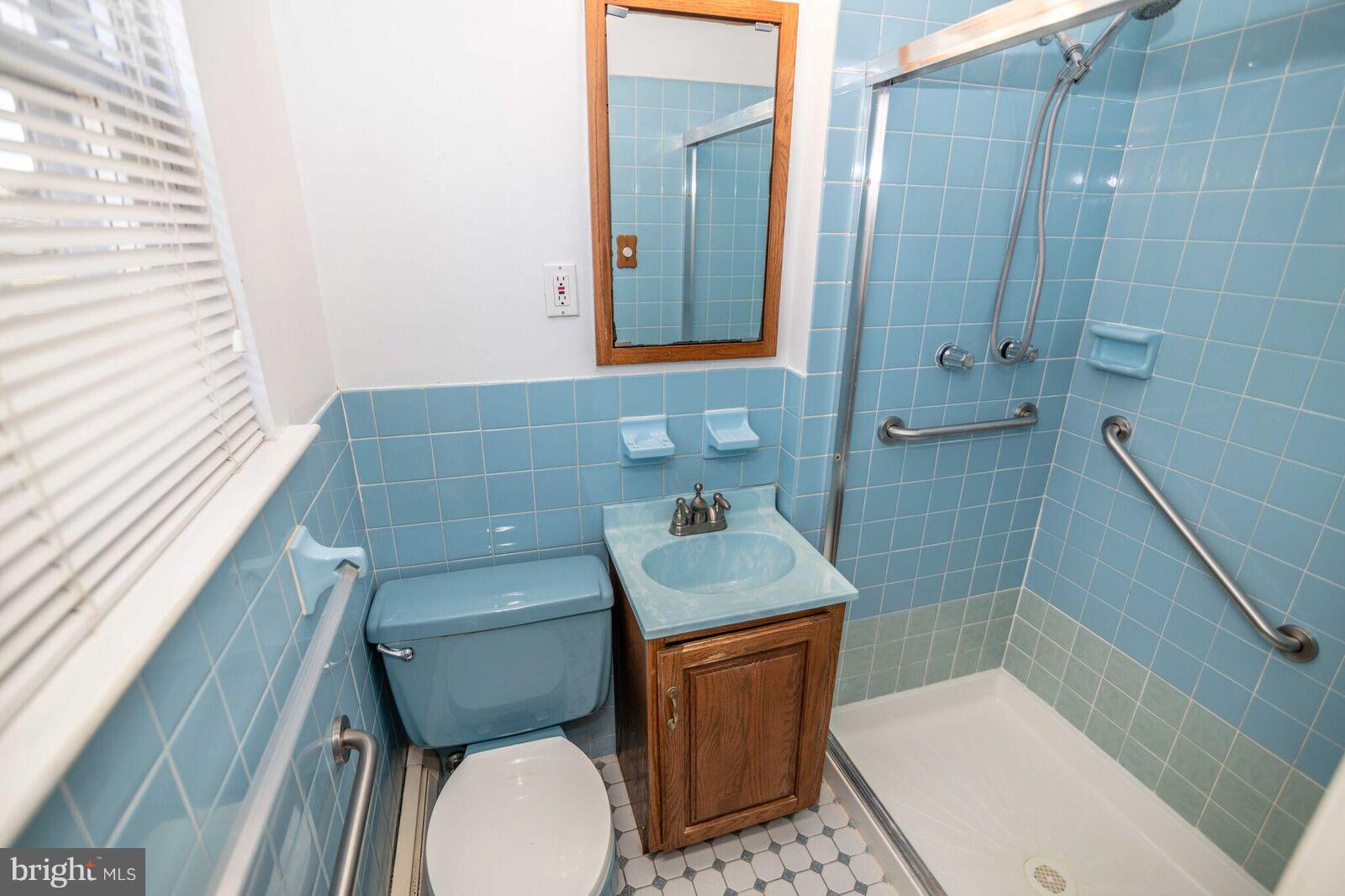 927 Georgetown Road Swarthmore, PA 19081 - Photo 14 of 21 Master Bath