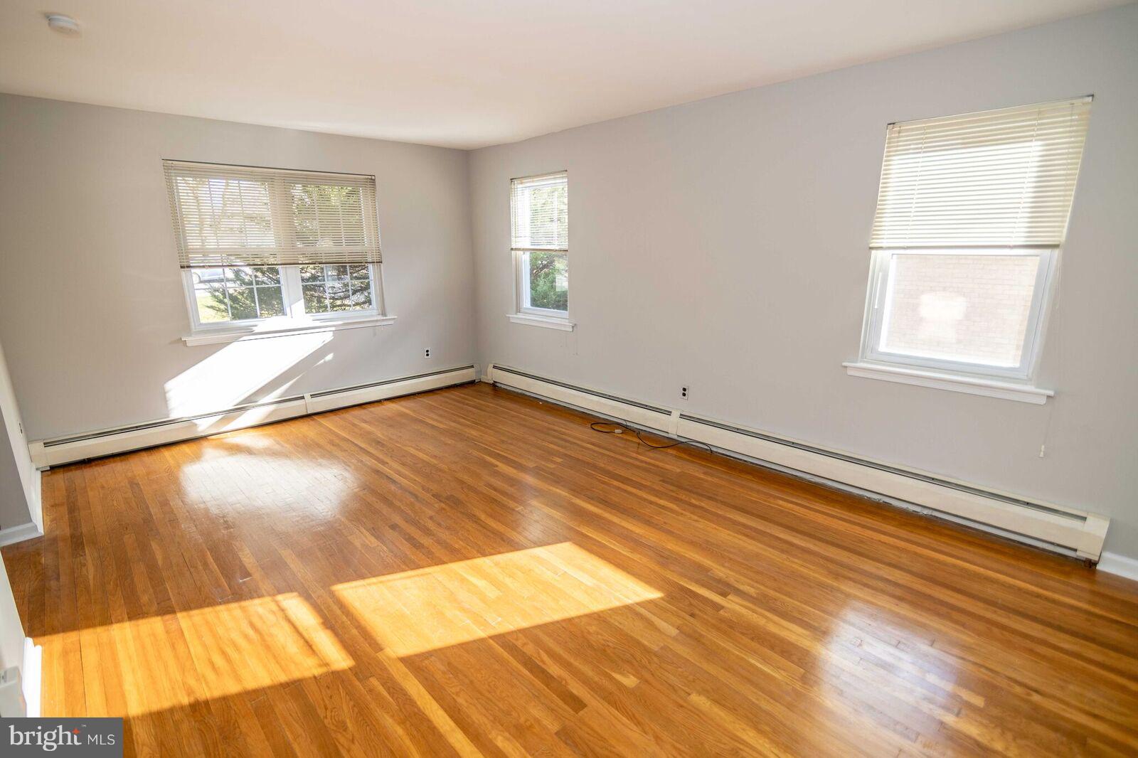 927 Georgetown Road Swarthmore, PA 19081 - Photo 5 of 21 Living Room