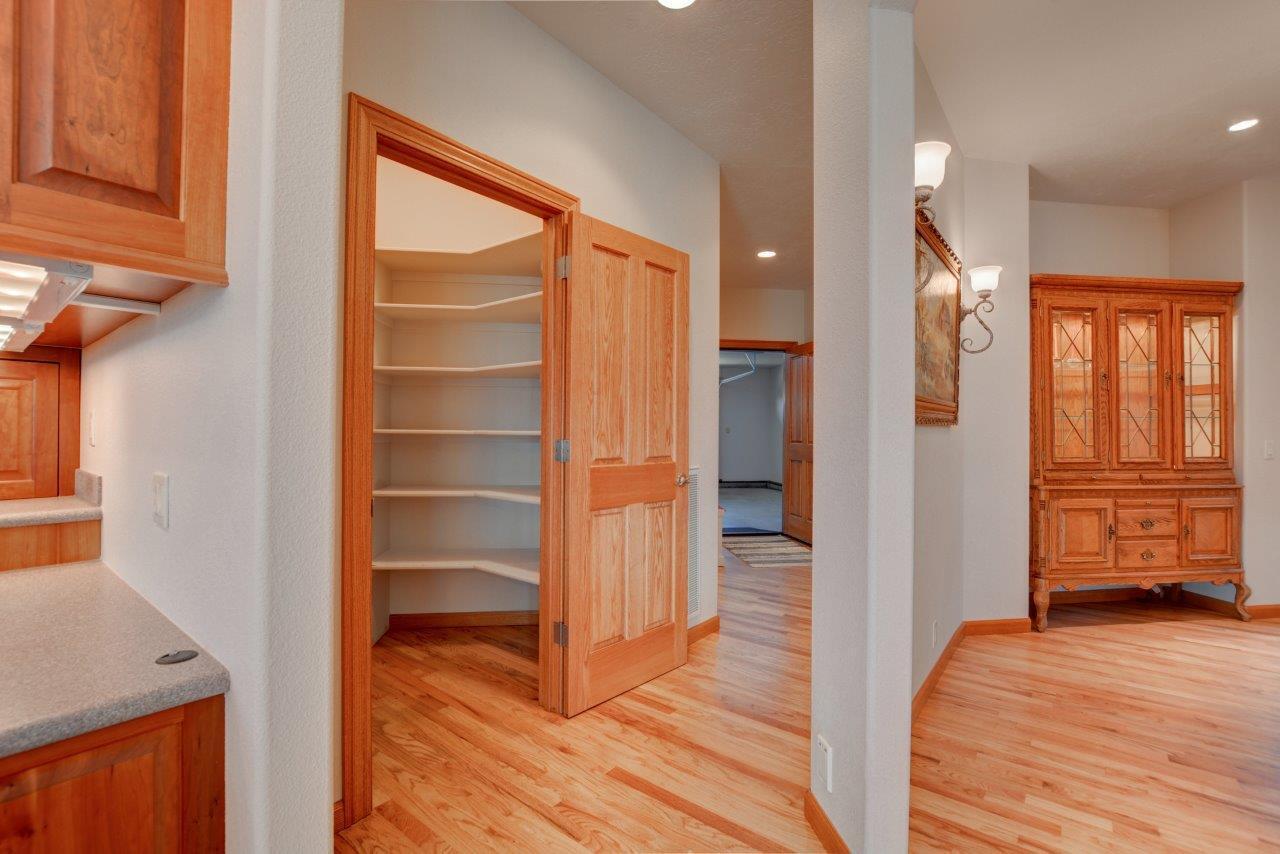 3013 Pearce Park Road Grants Pass, OR 97526 - Photo 14 of 96 Hallway to pantry, laundry room and 1/2 bath.