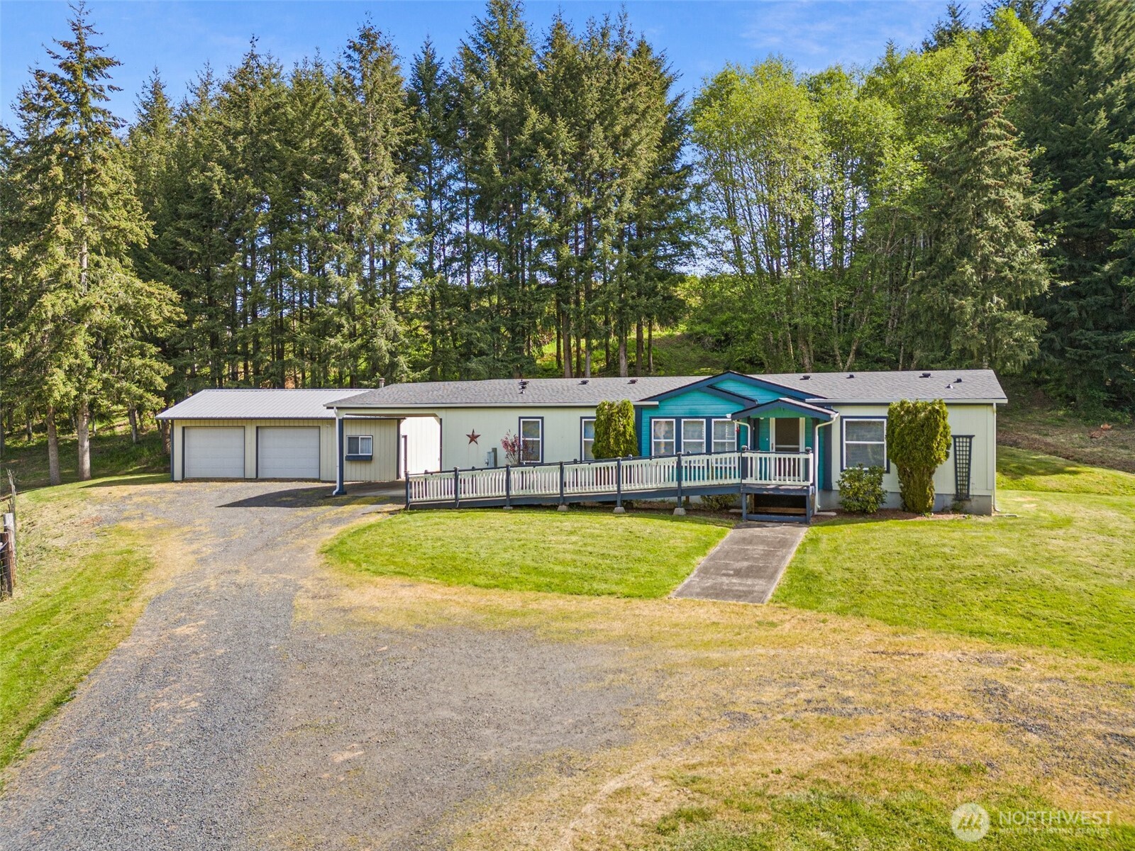 312 McGlaughlin Road Winlock, WA 98596 - Photo 1 of 40 a front view of a house with swimming pool