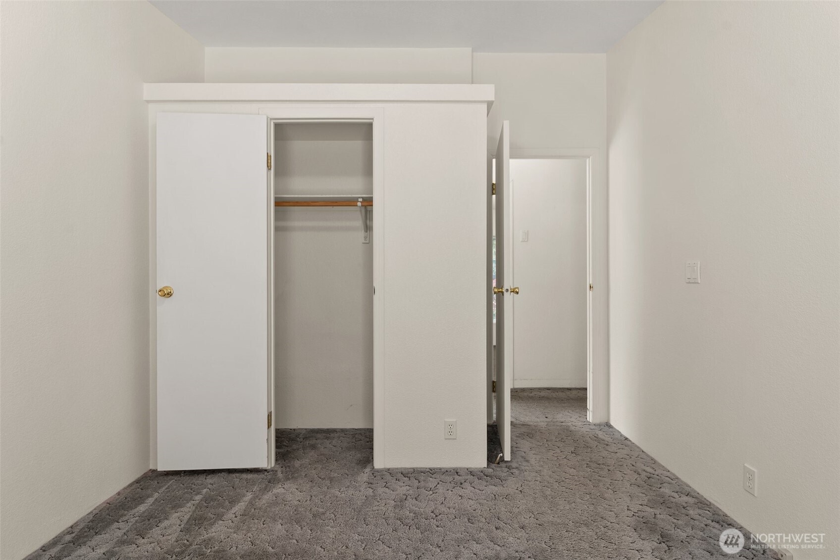 312 McGlaughlin Road Winlock, WA 98596 - Photo 16 of 40 a view of an empty room