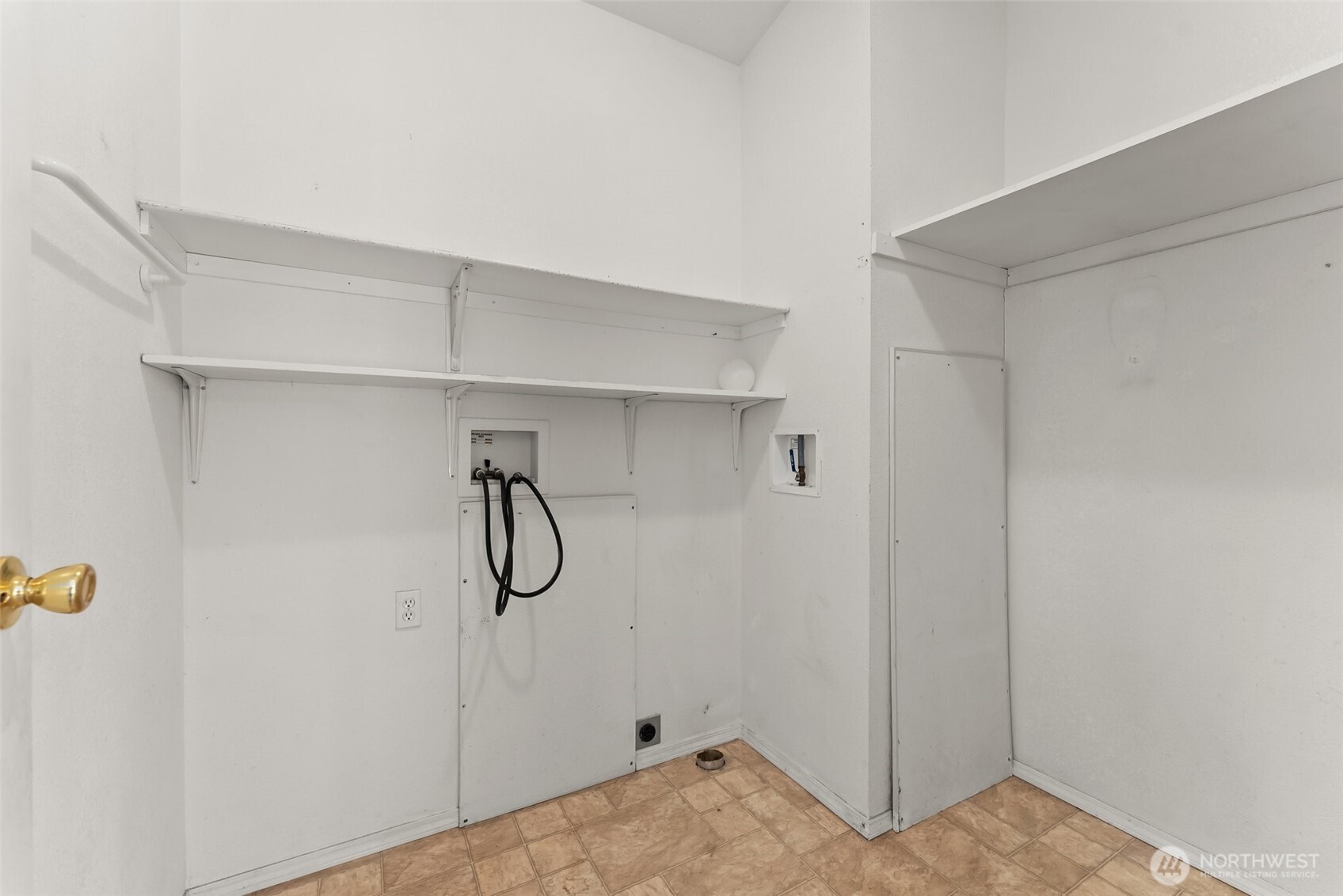 312 McGlaughlin Road Winlock, WA 98596 - Photo 21 of 40 a bathroom with a granite countertop shower and a sink