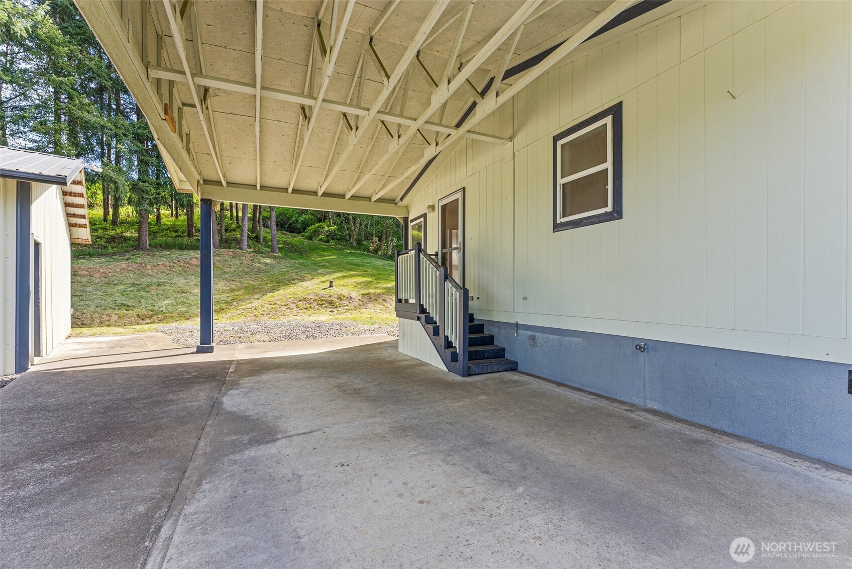 312 McGlaughlin Road Winlock, WA 98596 - Photo 22 of 40 a view of an empty room with a window