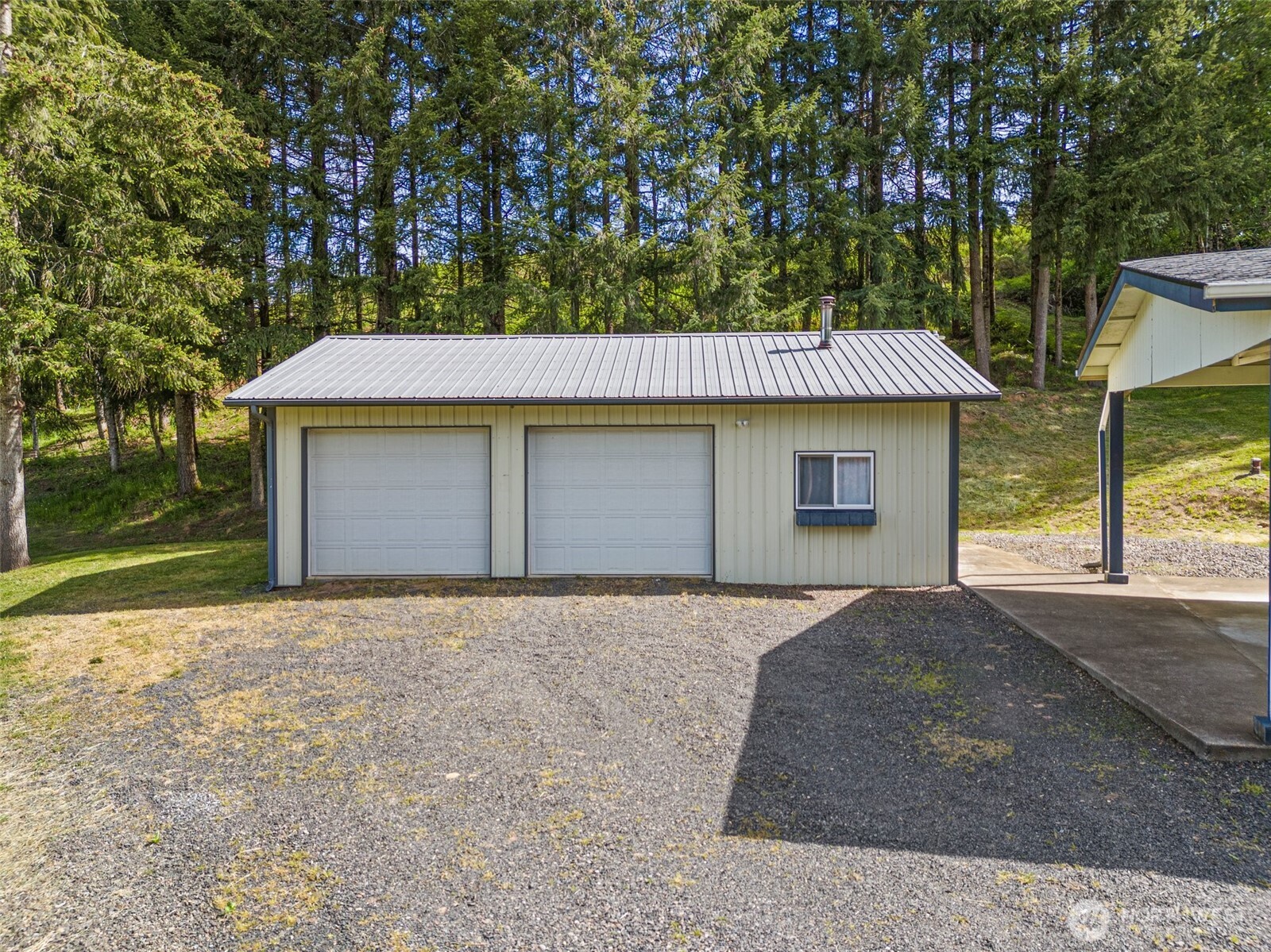 312 McGlaughlin Road Winlock, WA 98596 - Photo 23 of 40 a front view of a house with a garden and garage