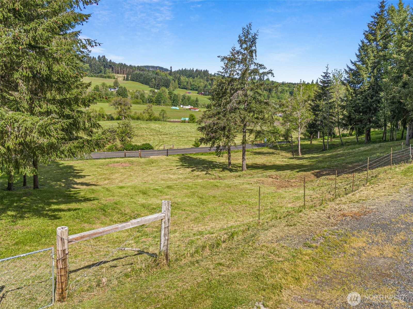 312 McGlaughlin Road Winlock, WA 98596 - Photo 28 of 40 a view of a swimming pool with a yard