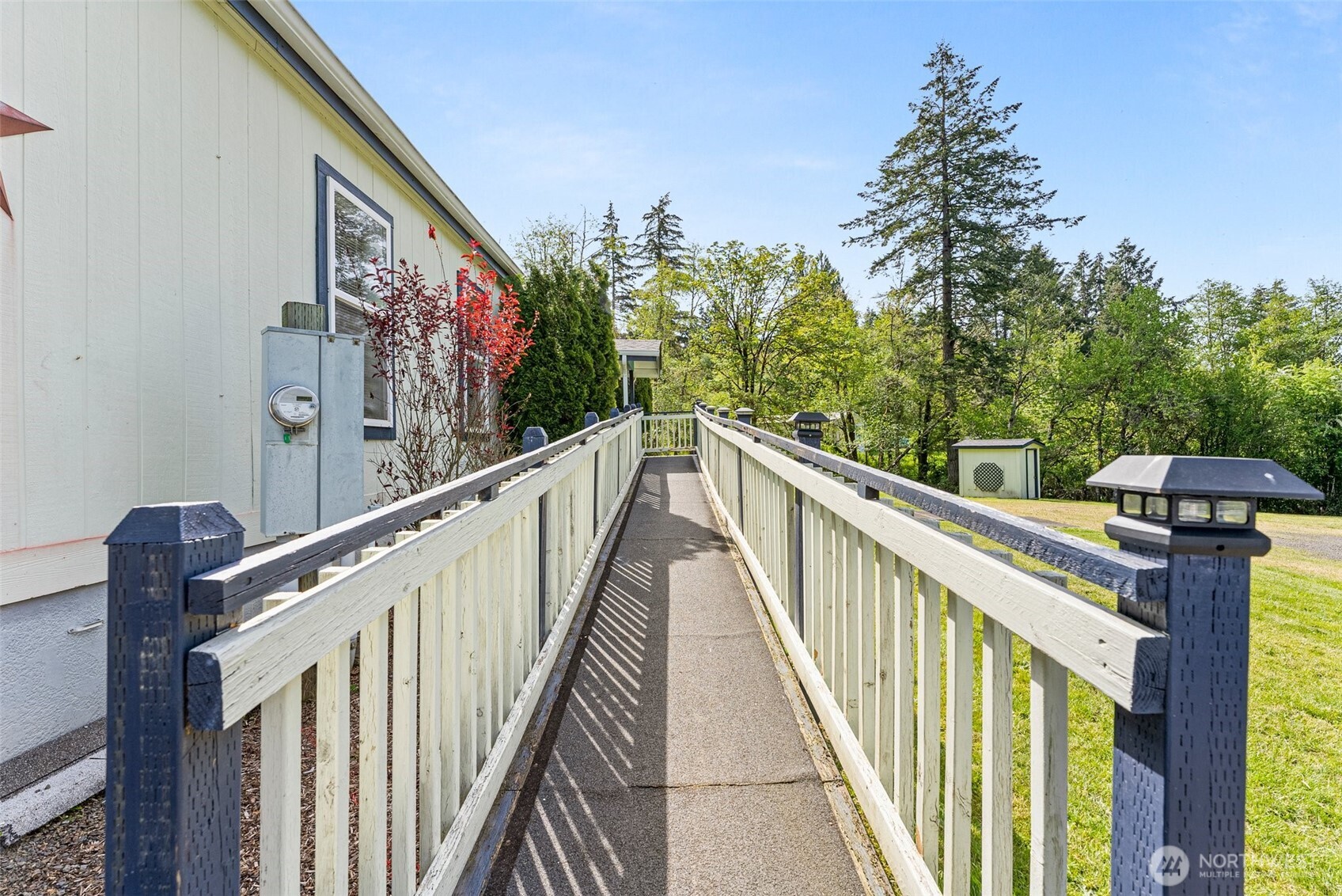 312 McGlaughlin Road Winlock, WA 98596 - Photo 35 of 40 a view of balcony and stairs